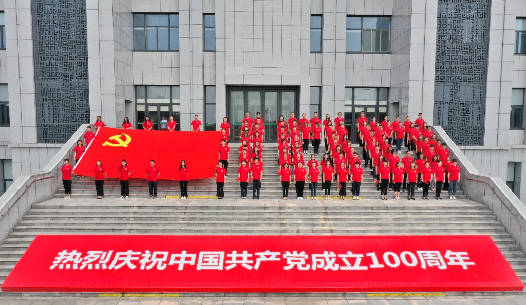 图书馆造型合影2